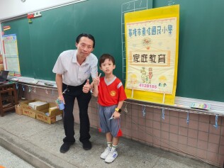 1130902 新生始業輔導入班迎新快樂學習【活力帶動跳、閱讀起步走、潔牙健康促進、防災頭套、國樂演奏、家庭教育及交通安全宣導】:LINE_ALBUM_113.9.2新生迎新會_240902_52