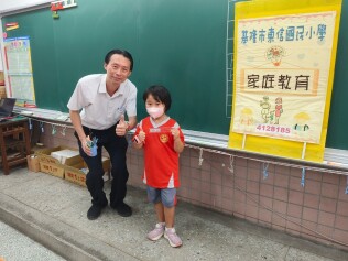 1130902 新生始業輔導入班迎新快樂學習【活力帶動跳、閱讀起步走、潔牙健康促進、防災頭套、國樂演奏、家庭教育及交通安全宣導】:LINE_ALBUM_113.9.2新生迎新會_240902_55