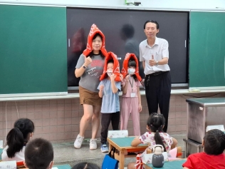 1130902 新生始業輔導入班迎新快樂學習【活力帶動跳、閱讀起步走、潔牙健康促進、防災頭套、國樂演奏、家庭教育及交通安全宣導】:LINE_ALBUM_20240902新生始業輔導入班迎新_240902_62