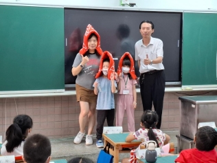 1130902 新生始業輔導入班迎新快樂學習【活力帶動跳、閱讀起步走、潔牙健康促進、防災頭套、國樂演奏、家庭教育及交通安全宣導】:LINE_ALBUM_20240902新生始業輔導入班迎新_240902_63