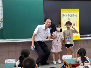 1130902 新生始業輔導入班迎新快樂學習【活力帶動跳、閱讀起步走、潔牙健康促進、防災頭套、國樂演奏、家庭教育及交通安全宣導】:LINE_ALBUM_20240902新生始業輔導入班迎新_240902_67