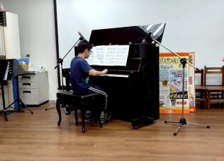 1140510 東信校慶暨多元活動園遊會【國樂團暖場+森巴鼓開幕式表演+頒獎典禮+國小各學年及幼兒園各班表演+母親節感恩音樂會及素養議題宣導+親子園遊會】:108
