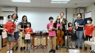 1140510 東信校慶暨多元活動園遊會【國樂團暖場+森巴鼓開幕式表演+頒獎典禮+國小各學年及幼兒園各班表演+母親節感恩音樂會及素養議題宣導+親子園遊會】:127