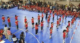 1140510 東信校慶暨多元活動園遊會【國樂團暖場+森巴鼓開幕式表演+頒獎典禮+國小各學年及幼兒園各班表演+母親節感恩音樂會及素養議題宣導+親子園遊會】:27