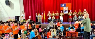 1140510 東信校慶暨多元活動園遊會【國樂團暖場+森巴鼓開幕式表演+頒獎典禮+國小各學年及幼兒園各班表演+母親節感恩音樂會及素養議題宣導+親子園遊會】:33