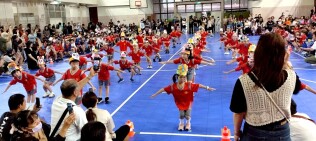 1140510 東信校慶暨多元活動園遊會【國樂團暖場+森巴鼓開幕式表演+頒獎典禮+國小各學年及幼兒園各班表演+母親節感恩音樂會及素養議題宣導+親子園遊會】:44
