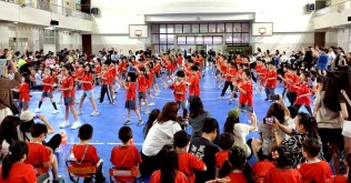 1140510 東信校慶暨多元活動園遊會【國樂團暖場+森巴鼓開幕式表演+頒獎典禮+國小各學年及幼兒園各班表演+母親節感恩音樂會及素養議題宣導+親子園遊會】:49