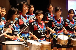 1140620《跨界樂響》5校9團聯合親子音樂會【東信國樂團、森巴鼓團、直笛團、踢踏舞團】+ 特邀【國立台灣戲曲學院國樂團、成功國中管絃樂團與絲竹室內樂團、武崙國小弦樂團、建德國小合唱團】:509439726_689390687202544_7018869596332349956_n